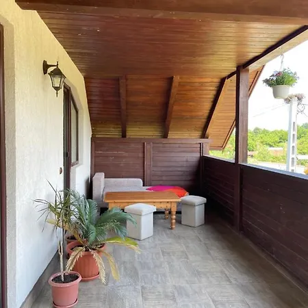 Casa La Doi Nuci Guest house